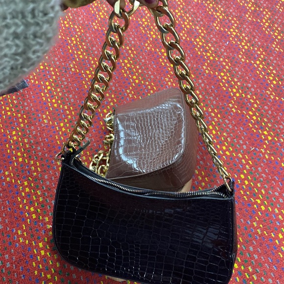 Handbags - Picture 3 of 4